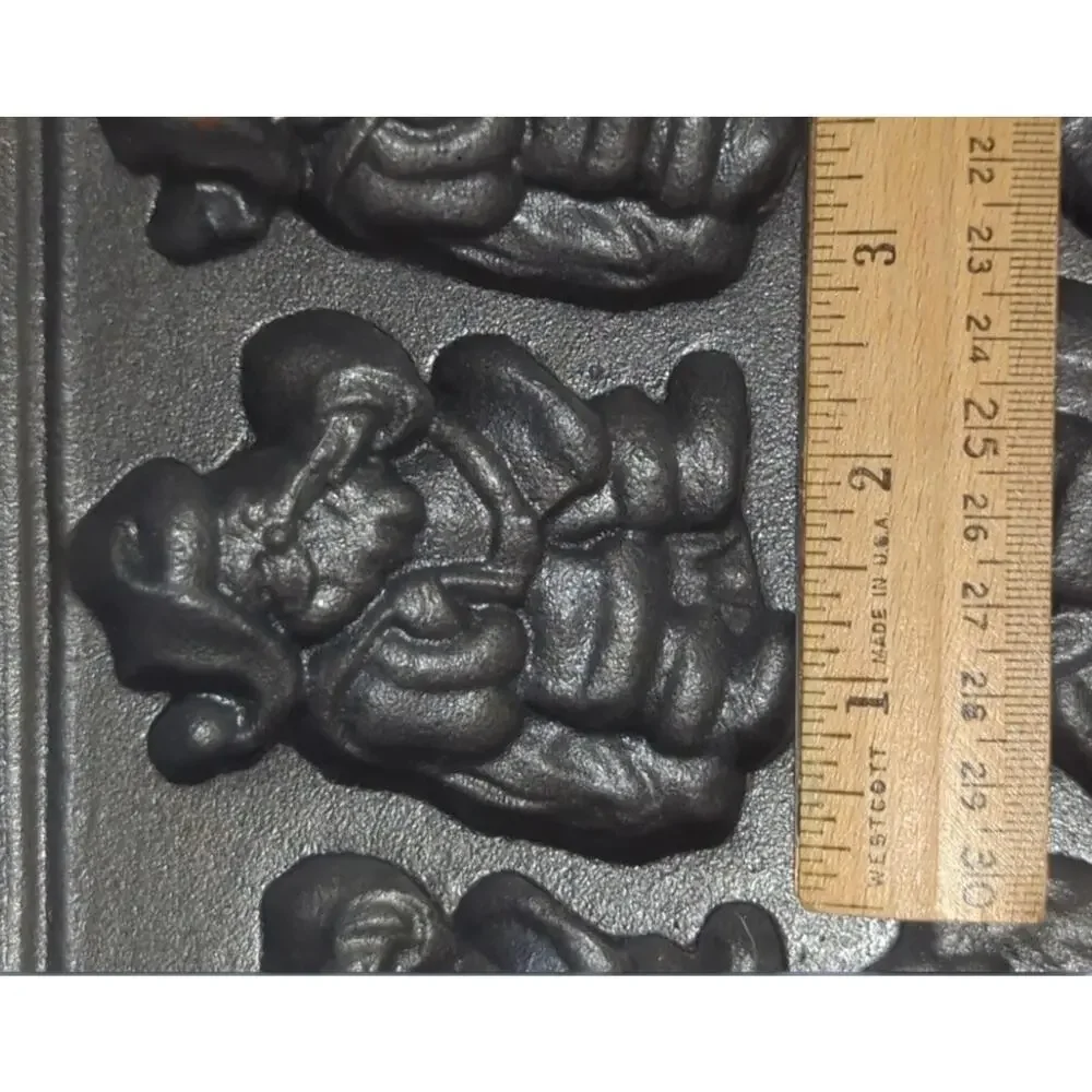 Cast iron vintage Santa Claus Christmas cake cookie cornbread mold pan Taiwan